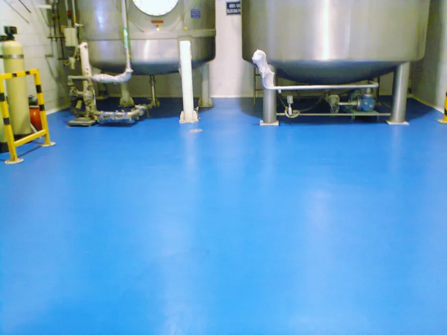 Sellador elástico GRANIFLEX en junta de dilatación